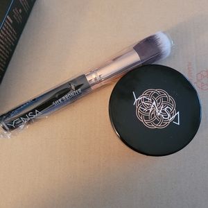 Silk Bronzing Base Sunlit Glow and Brush Duo